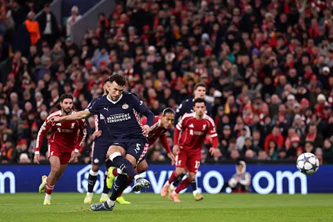 دقيقة بدقيقة.. صلاح أساسيا.. ليفربول 0-1 إيندهوفن.. هدف مبكر 